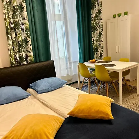 Vintage Senacka Apartaments-2