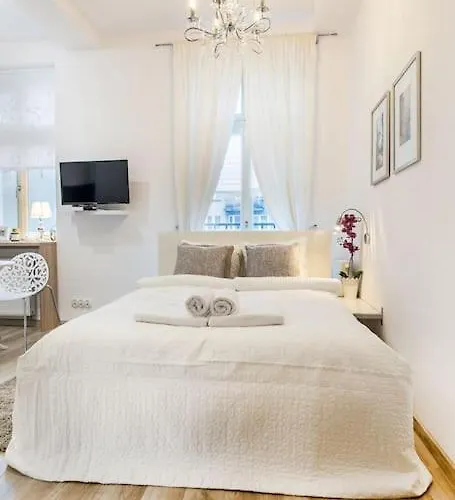 Old Town Apartments - T32